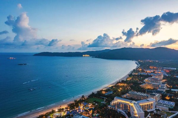 信富网 暗示“可近距离观看军舰”, 酒店海景房把“能清晰看军港”当卖点泄密被查